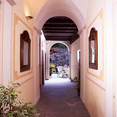 ホテル La Contrada Dei Monti 3*