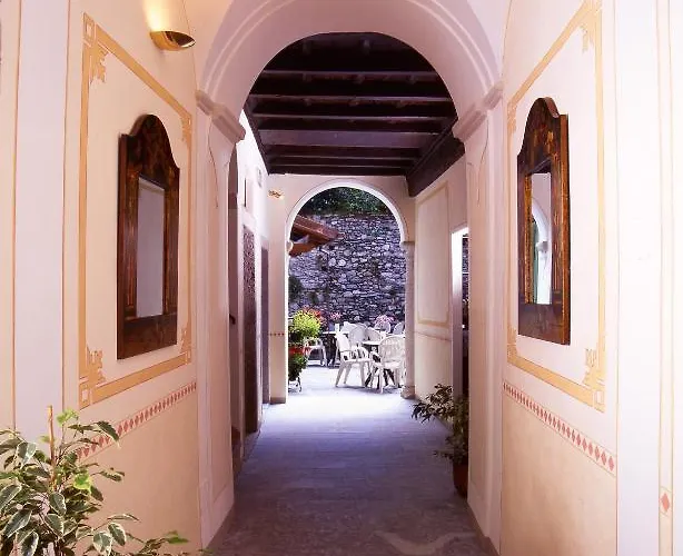 ホテル La Contrada Dei Monti 3*